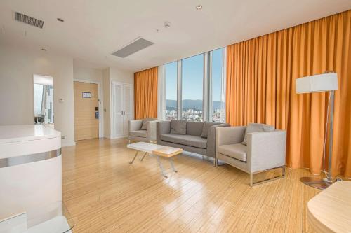 Гостиная зона в Radisson Blu Hotel Batumi
