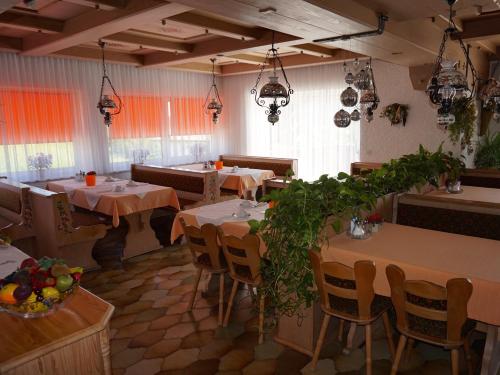 ห้องอาหารหรือที่รับประทานอาหารของ Pension zur Klause