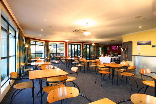 Lounge atau bar di Heritage Court Motor Lodge Oamaru