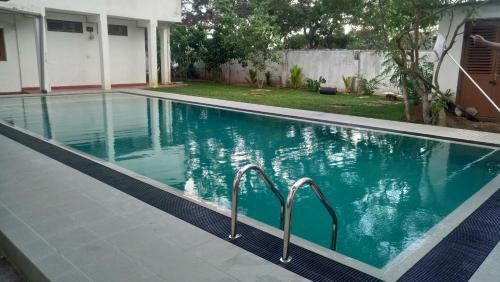 Πισίνα στο ή κοντά στο The Bungalow Hambantota