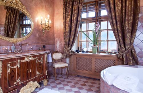 Koupelna v ubytování Schloss Matzen