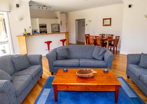 a living room with two couches and a coffee table at Lochnagar Barossa in Tanunda