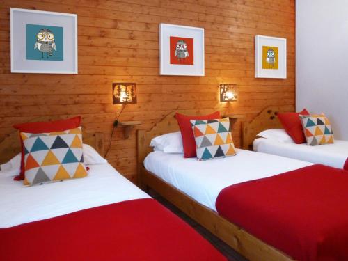 two twin beds in a room with wooden walls at Chalet Valloire, 6 pièces, 12 personnes - FR-1-263-360 in Valloire