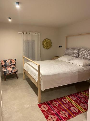 Llit o llits en una habitació de Fourfouras Cottage