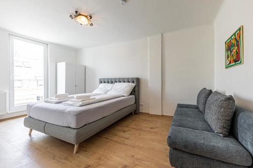 Peaceful & Connected by JR City Apartments