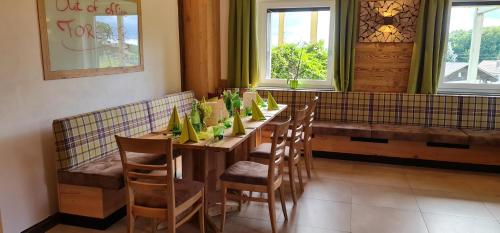 a dining room with a long table and chairs at Landgasthof Entenwirt Tarsdorf in Tarsdorf