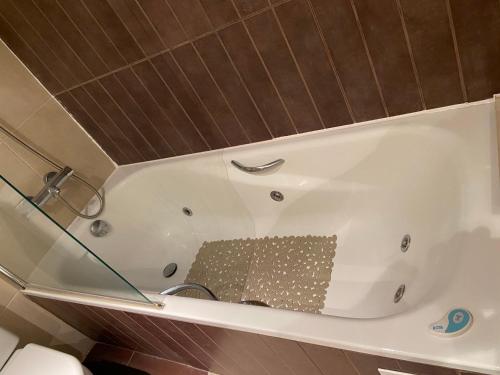 Apartamento con gran jardín privado, Figueras – Precios 2022 ...