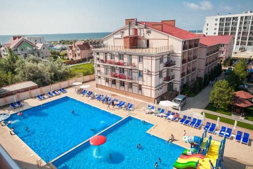 Bazén v ubytování Hotel NATALI nebo v jeho okolí