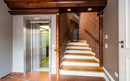 a staircase in a building with a glass door at Romantik Hotel Walhalla in Osnabrück