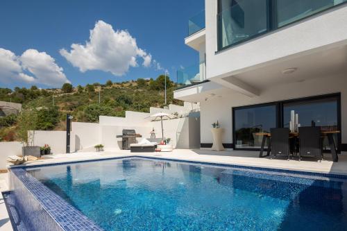 Villa Ocean View with Heated Pool