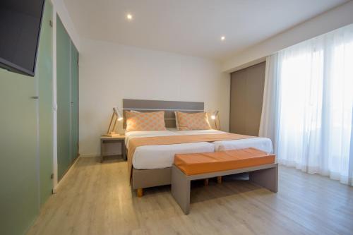 a bedroom with a large bed and a window at Oasis Belorizonte in Santa Maria