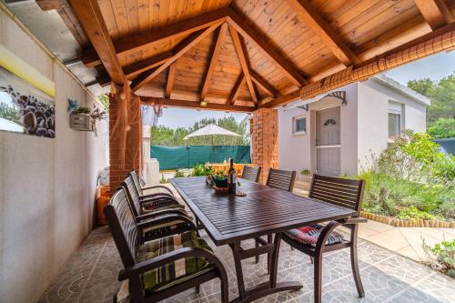Patio alebo iná vonkajšia časť ubytovania Elena Apartments
