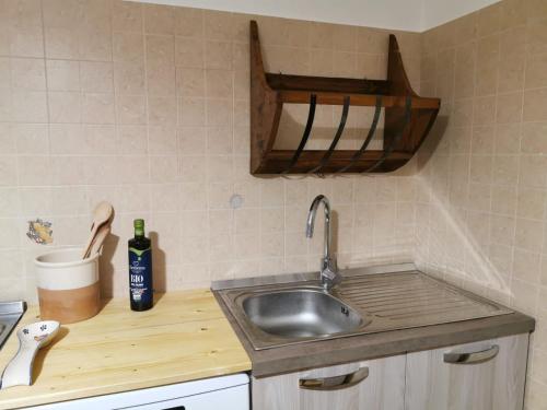 A kitchen or kitchenette at Villa mare blu al Ciolo
