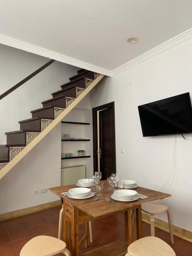 Televízia a/alebo spoločenská miestnosť v ubytovaní Apartamentos - Alameda