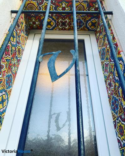 a window with the letter j painted on it at Victoria House Scopello in Scopello