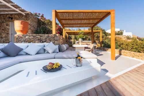 a living room with a couch and a table at Villa Artisti Mykonos in Agrari