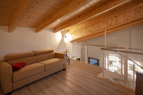 a living room with a couch and wooden ceilings at Casa Adelina nel Centro dei Sassi in Matera