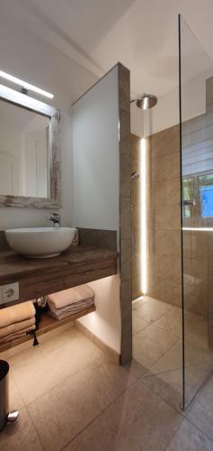Ένα μπάνιο στο Hochalmbahnen Chalets Rauris 1-11 WE1, Maislaufeldweg 1k EG