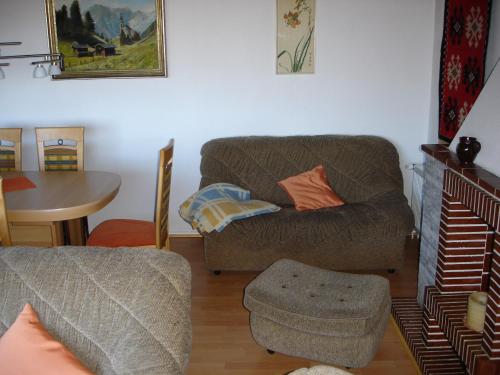 a living room with a couch and a table at Haus Brockenblick in Gehlberg