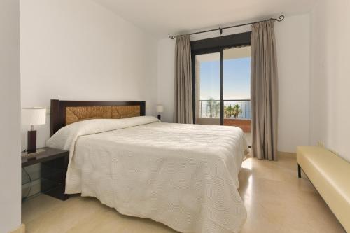 Een bed of bedden in een kamer bij Apartamento con vistas al mar