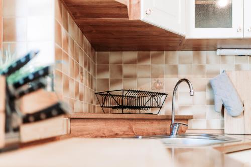 a kitchen sink with a basket on the wall at Holiday house Liptovský Ján in Liptovský Ján