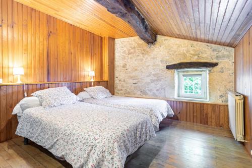a bedroom with two beds and a window at Ombrelle in Le Pian-sur-Garonne