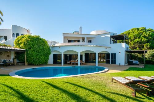 WHome Luxury Private Family Villa w/ S-Pool AC & Parking