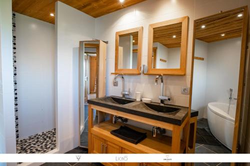 a bathroom with two sinks and a tub at Les Belles Cimes in Combloux