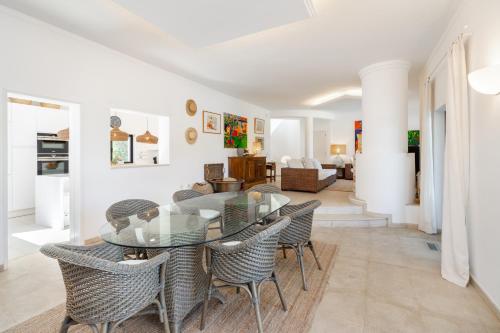 a dining room with a glass table and chairs at Luxury Private Family Villa with Pool AC & Parking in Portimão