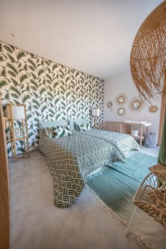 a bedroom with a large bed with a patterned wall at Villa familiale aux portes de Marrakech in Marrakesh