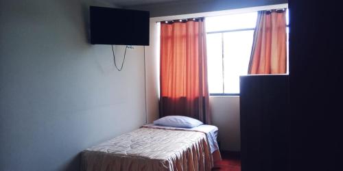 Ένα ή περισσότερα κρεβάτια σε δωμάτιο στο Cálido Hostal