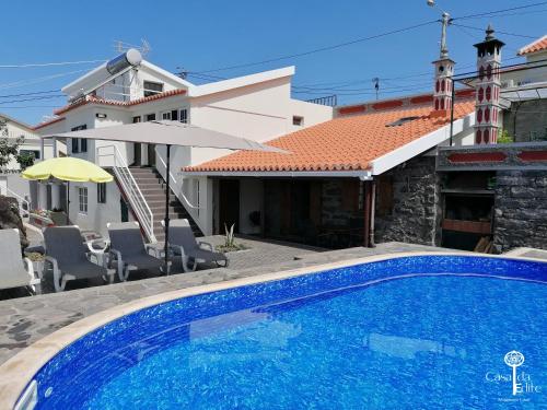 a swimming pool in front of a house at Casa da Edite in Ponta do Sol