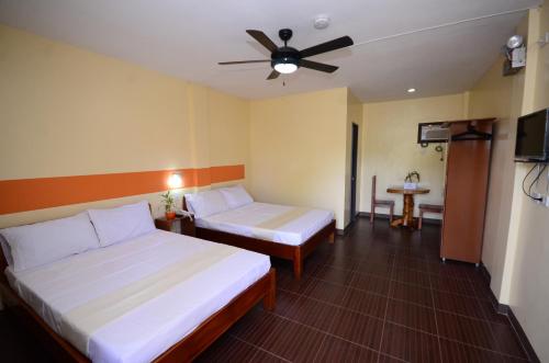 Postel nebo postele na pokoji v ubytování Michelle Pension