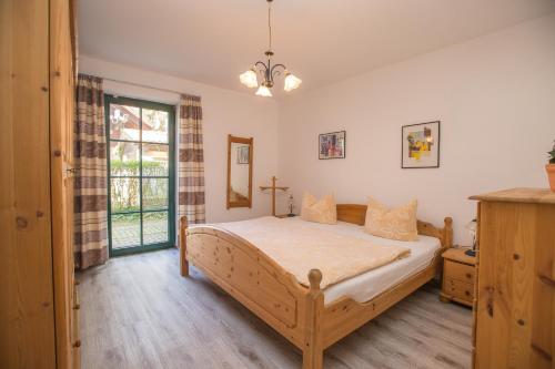 Ein Bett oder Betten in einem Zimmer der Unterkunft Ferienhaus Seeblick am Jabeler See mit Sauna