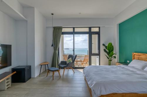 Postel nebo postele na pokoji v ubytování Sea House Diary Homestay