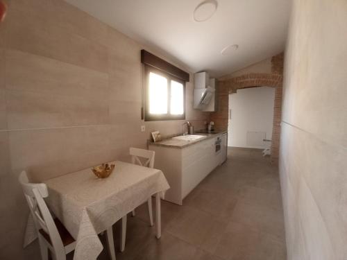 Kuchyň nebo kuchyňský kout v ubytování PEÑAFIEL DREAMS con JACUZZI