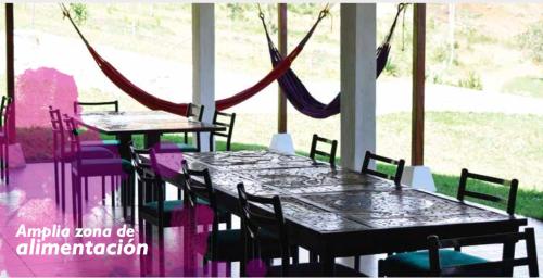 Un restaurante o sitio para comer en Finca Tawa - Descanso familiar y centro de Formación o eventos - Pasadías