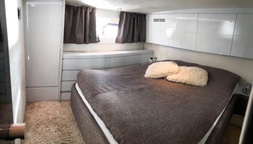 Foto da galeria de Nice VIP Cabin in a Luxurious Yacht em Estocolmo