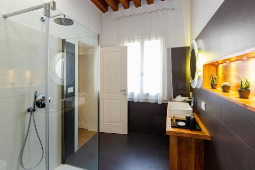 A bathroom at Fraivolti apartment