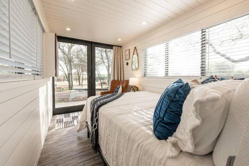 The Oak Harbor-Tiny Container Home near Magnolia