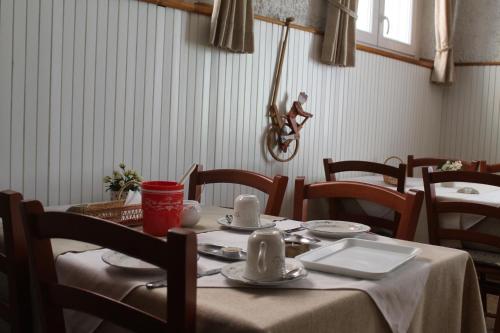 a dining room with a table and chairs with a table and chairs at Villa Corallo in Grado