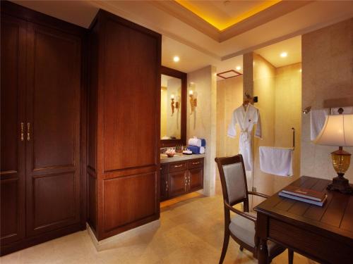a bathroom with a table and a dressing room at Timton Fuhe Hotel, Sanya in Sanya