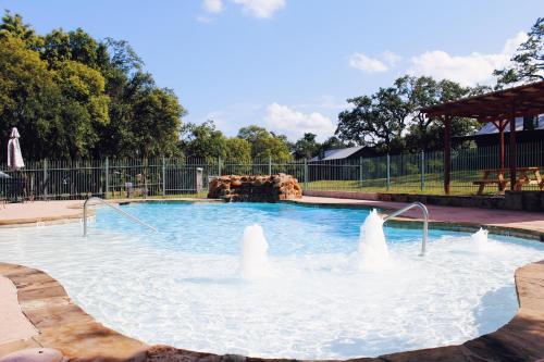 Bazén v ubytování The Springs Retreat nebo v jeho okolí