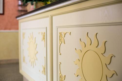 a wall with a gold design on it at Hotel Le Soleil in San Benedetto del Tronto
