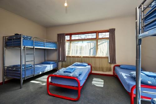 Postel nebo postele na pokoji v ubytování Dolphin Lodge