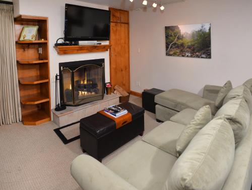 Lionshead Arcade #204 Condo – Photos 2