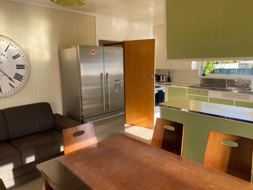 A kitchen or kitchenette at Hosts on the Coast Retro Bach