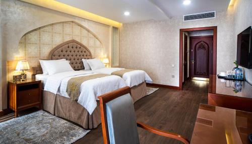 Postel nebo postele na pokoji v ubytování Manor Hotel