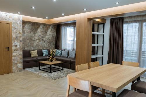 Ruang duduk di 103 Alpine Hotel