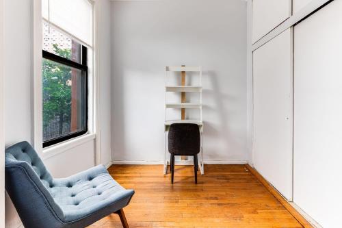 Bright & Stylish 1BR with Workspace